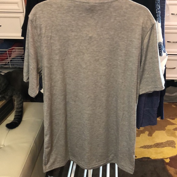 V neck cat tee - Picture 4 of 6